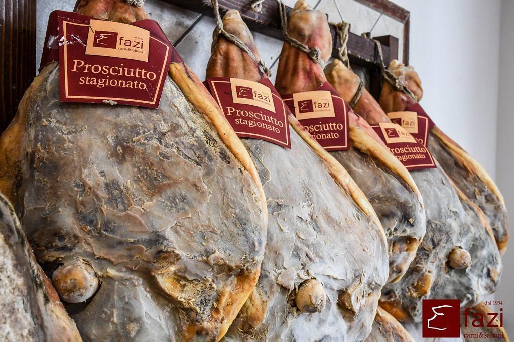 Prosciutto intero con osso