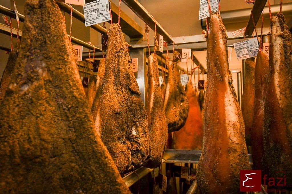 Dettaglio Prosciutto intero con osso